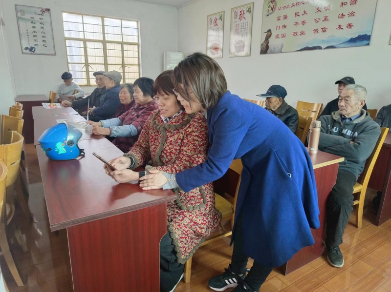 活动照片2.jpg 活动照片2.jpg